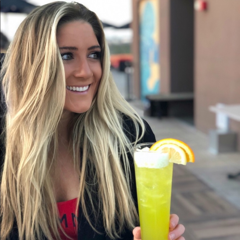 Meet your Posher, Laina